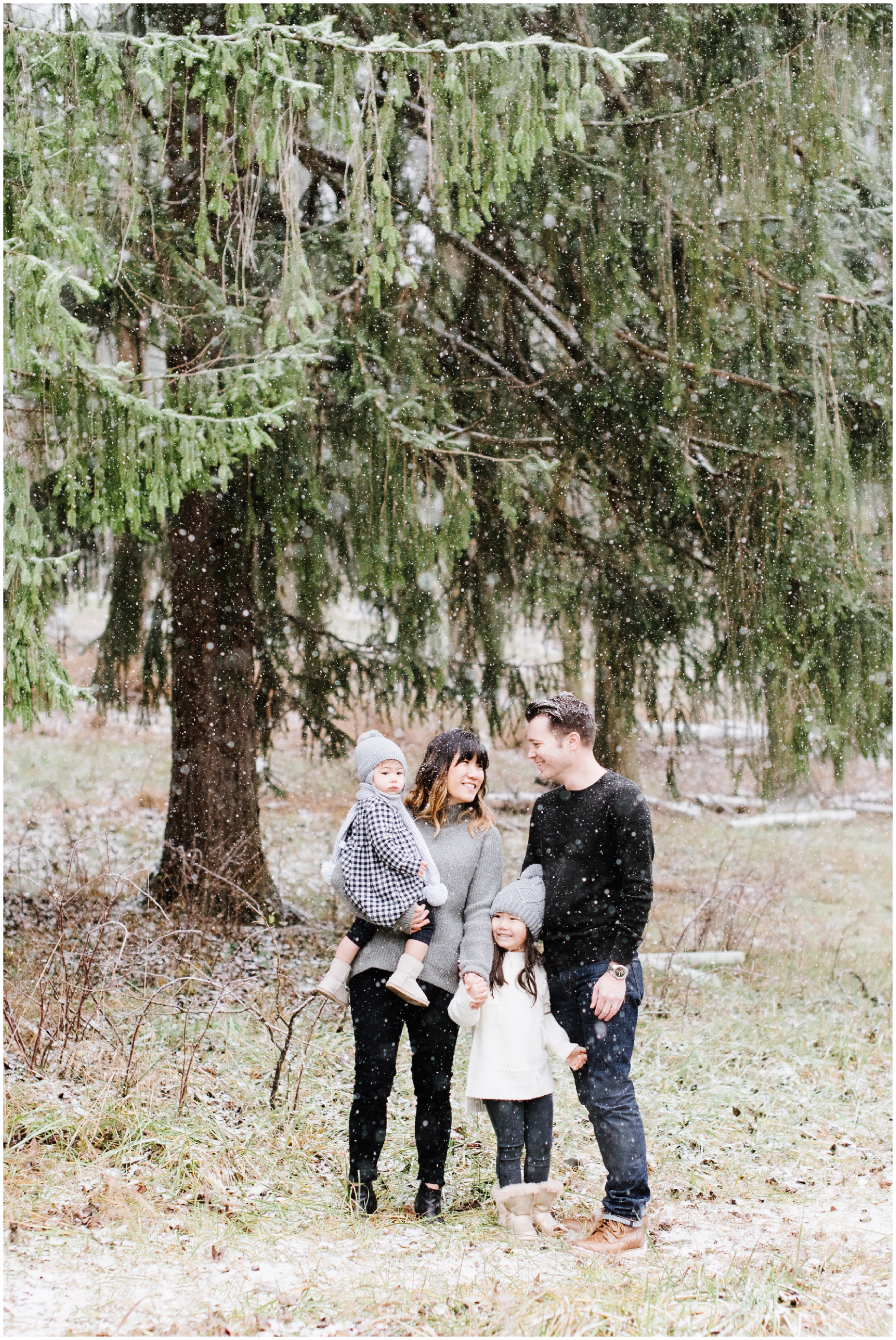 A Snowy Winter Family Photo Session at Loch Raven Reservoir by Maryland Photographer Megan Bennett Photography
