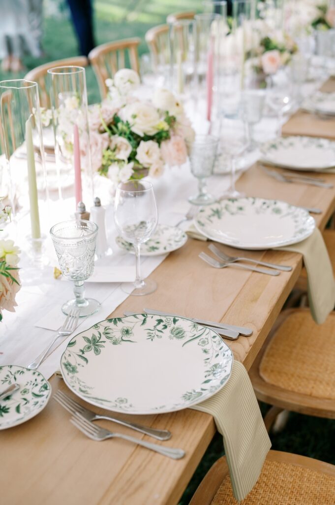 Tablesetting on a farmtable